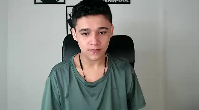 Snapshot of kaiine190 chatting on 12/04/24, 01:20 kaiine190 online show from 12/04/24, 01:20