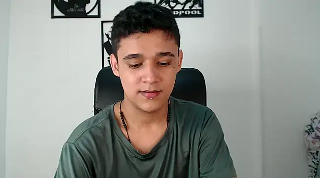 Snapshot of kaiine190 chatting on 12/04/24, 04:27 kaiine190 online show from 12/04/24, 04:27