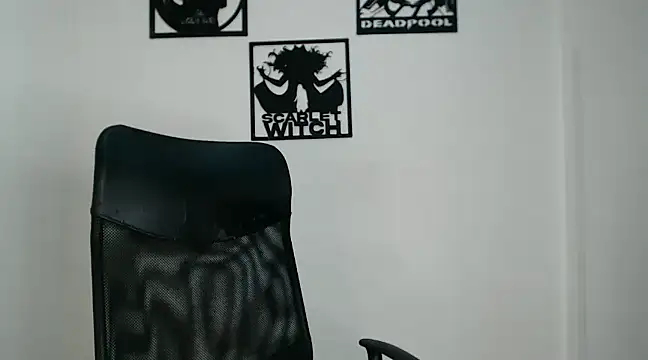 Snapshot of kaiine190 chatting on 12/13/24, 11:34 kaiine190 online show from 12/13/24, 11:34