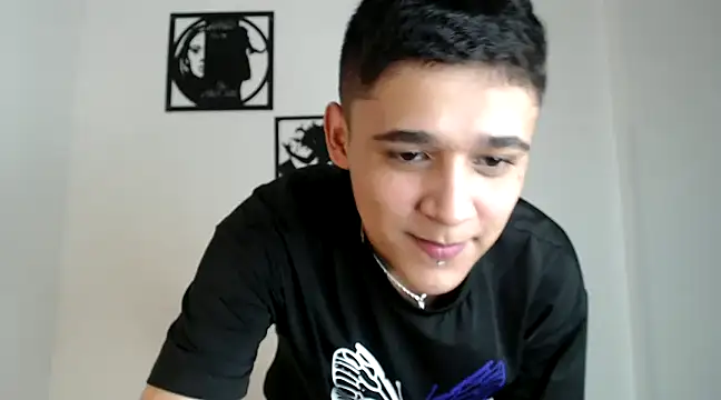 Snapshot of kaiine190 chatting on 12/17/24, 10:11 kaiine190 online show from 12/17/24, 10:11