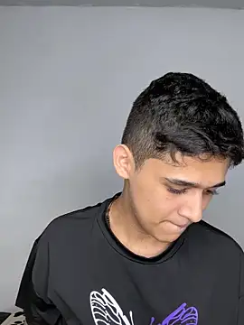 Snapshot of kaiine190 chatting on 02/06/25, 04:21 kaiine190 online show from 02/06/25, 04:21