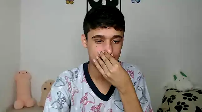 Snapshot of kaiine190 chatting on 02/17/25, 05:14 kaiine190 online show from 02/17/25, 05:14