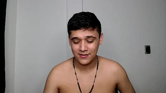 Snapshot of kaiine190 chatting on 09/15/25, 07:08 kaiine190 online show from 09/15/25, 07:08