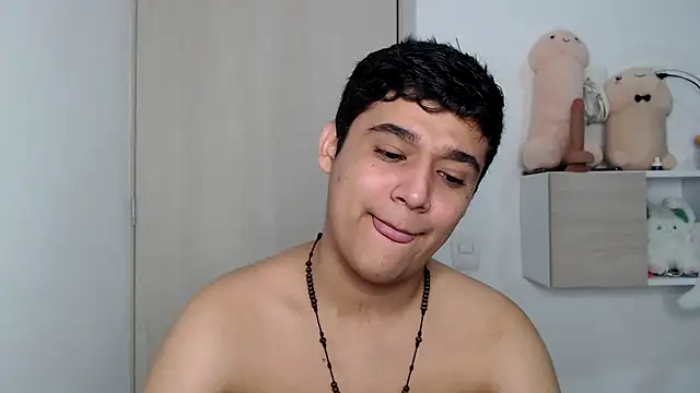 Snapshot of kaiine190 chatting on 10/12/25, 10:42 kaiine190 online show from 10/12/25, 10:42