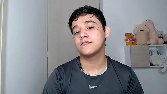 Snapshot of kaiine190 chatting on 10/16/25, 08:43 kaiine190 online show from 10/16/25, 08:43