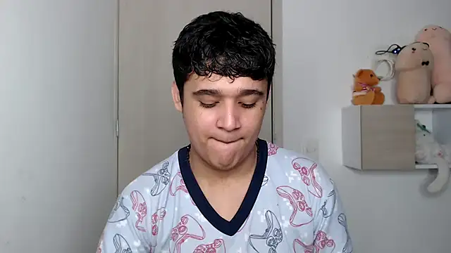 Snapshot of kaiine190 chatting on 10/20/25, 06:47 kaiine190 online show from 10/20/25, 06:47