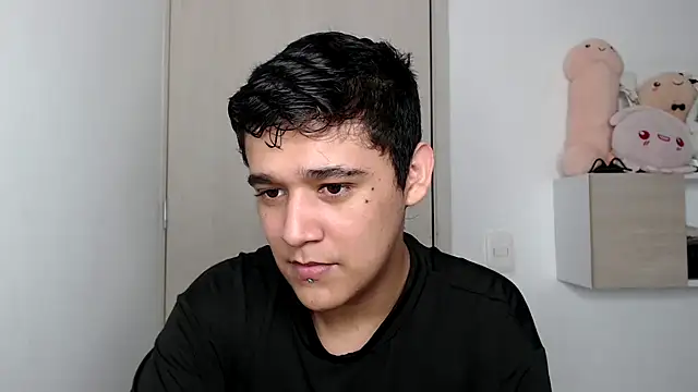 Snapshot of kaiine190 chatting on 10/22/25, 06:46 kaiine190 online show from 10/22/25, 06:46