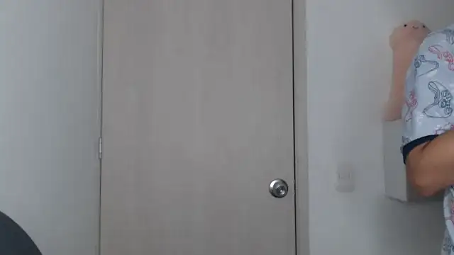 Snapshot of kaiine190 chatting on 10/25/25, 08:22 kaiine190 online show from 10/25/25, 08:22