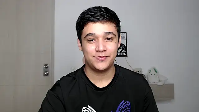 Snapshot of kaiine190 chatting on 10/26/25, 01:39 kaiine190 online show from 10/26/25, 01:39