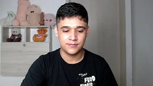 Snapshot of kaiine190 chatting on 11/08/25, 06:57 kaiine190 online show from 11/08/25, 06:57