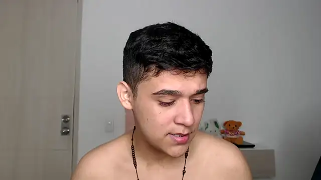 Snapshot of kaiine190 chatting on 11/17/25, 05:35 kaiine190 online show from 11/17/25, 05:35