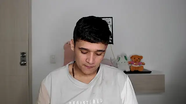 Snapshot of kaiine190 chatting on 11/18/25, 07:57 kaiine190 online show from 11/18/25, 07:57