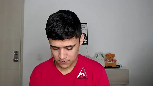 Snapshot of kaiine190 chatting on 11/19/25, 06:24 kaiine190 online show from 11/19/25, 06:24