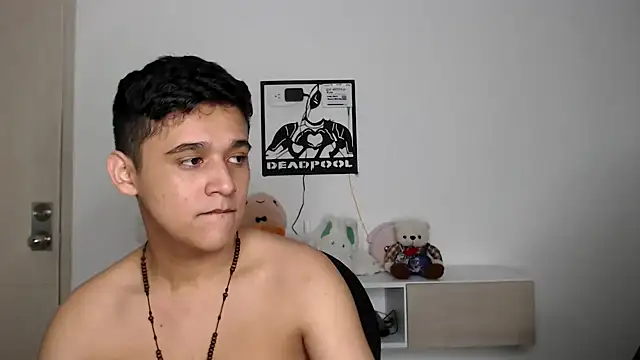 Snapshot of kaiine190 chatting on 11/21/25, 07:40 kaiine190 online show from 11/21/25, 07:40