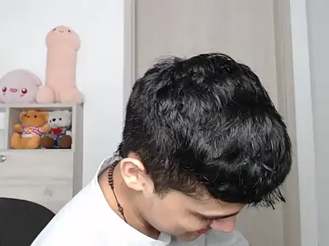 Snapshot of kaiine190 chatting on 12/01/25, 01:05 kaiine190 online show from 12/01/25, 01:05