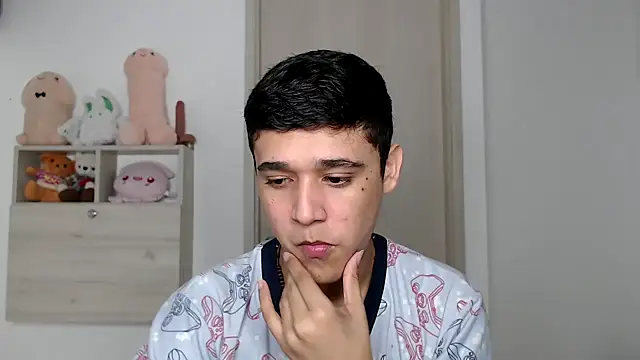 Snapshot of kaiine190 chatting on 12/15/25, 06:50 kaiine190 online show from 12/15/25, 06:50