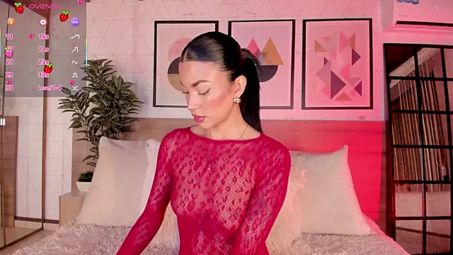 LunaRuso online show from 02/16/26, 07:43