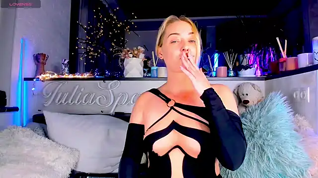  JuliaSpace  online show from 12/17/24, 06:42