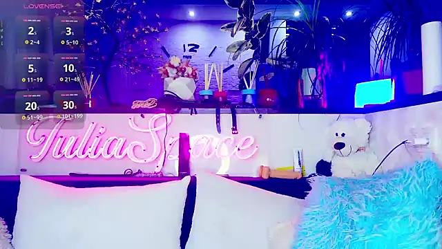  JuliaSpace  online show from 09/30/25, 07:08
