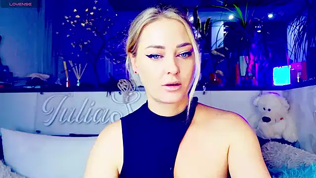  JuliaSpace  online show from 11/09/25, 04:05