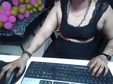 Arushisingh8888 online show from 12/18/24, 11:45