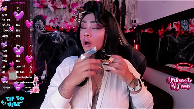 Neko Misaki online show from 10/12/25, 12:48