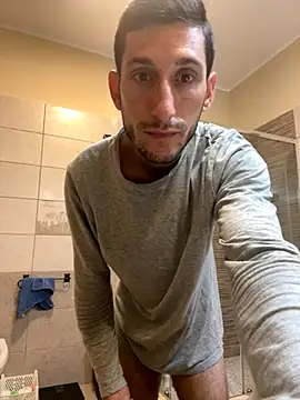 Gionnytav online show from 10/31/25, 04:57