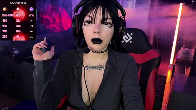 Eva-miller1 online show from 11/10/25, 09:52