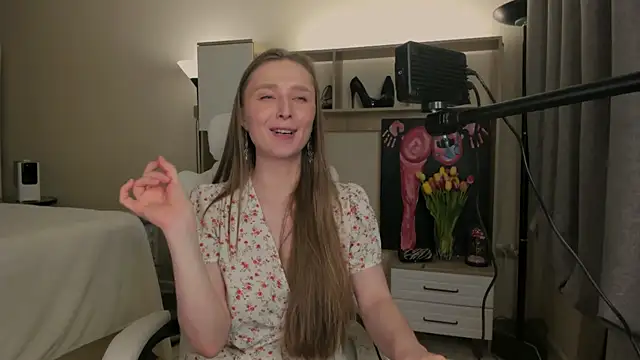 CharlotteWells online show from 03/10/25, 05:07