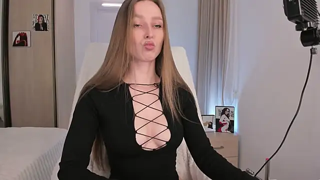 CharlotteWells online show from 12/20/25, 05:53