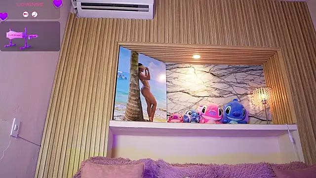 adri crof online show from 10/22/25, 03:40