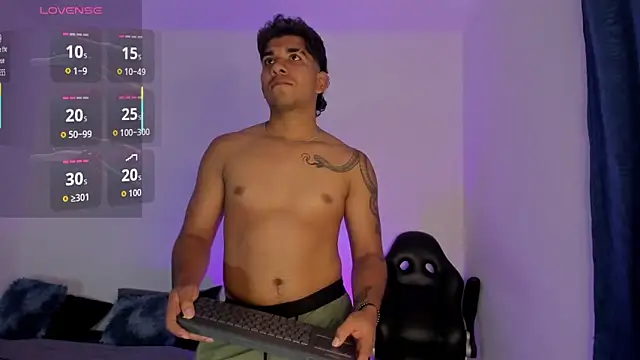 Snapshot of valentino_santoss chatting on 02/14/26, 05:32 valentino santoss online show from 02/14/26, 05:32