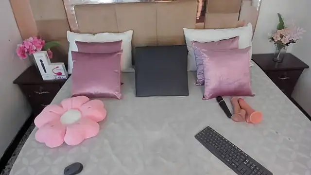 Snapshot of LizBrook chatting on 03/11/26, 07:31 LizBrook online show from 03/11/26, 07:31