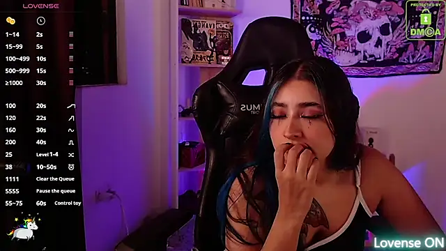 sweetcoralinee online show from 09/23/25, 02:47