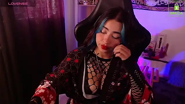 sweetcoralinee online show from 10/01/25, 10:16