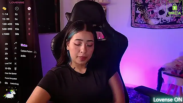 sweetcoralinee online show from 10/15/25, 03:28