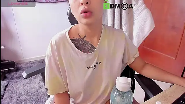 sweetcoralinee online show from 11/25/25, 04:29