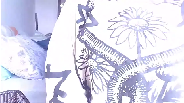 sweetcoralinee online show from 12/02/25, 05:08