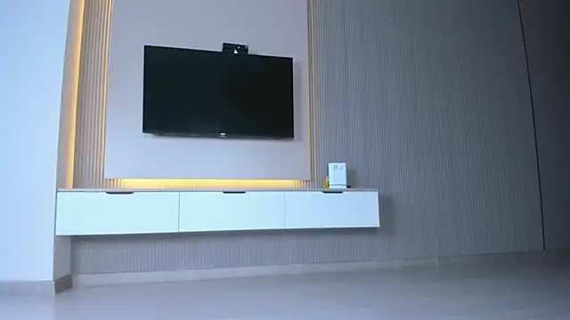 Cherrypie 001 online show from 12/15/25, 07:45