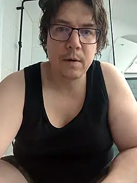 Snapshot of owned_by_goddess_laurie chatting on 05/14/26, 05:58 owned by goddess laurie online show from 05/14/26, 05:58