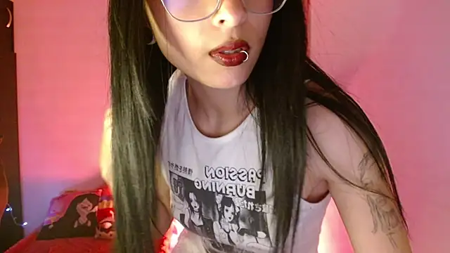 Snapshot of Kind_Scarlett chatting on 04/26/26, 03:48 Kind Scarlett online show from 04/26/26, 03:48