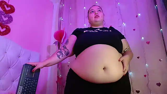 Snapshot of HECATE_23 chatting on 04/18/26, 01:26 HECATE 23 online show from 04/18/26, 01:26