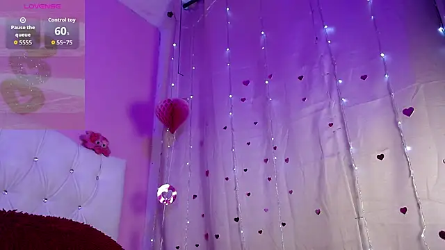 Snapshot of HECATE_23 chatting on 04/25/26, 02:14 HECATE 23 online show from 04/25/26, 02:14