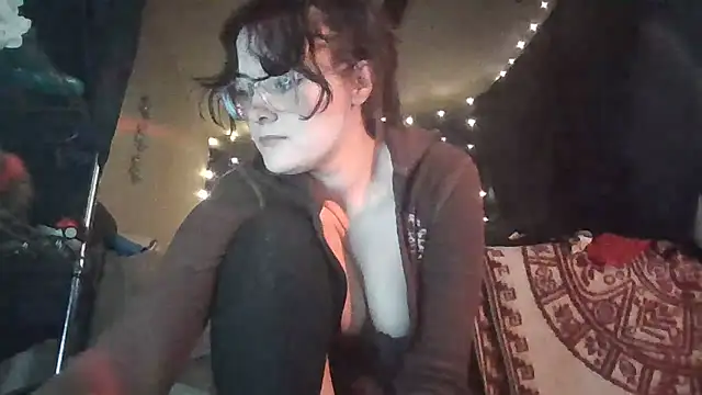 Snapshot of EyaDivine1 chatting on 01/19/25, 09:45 EyaDivine1 online show from 01/19/25, 09:45