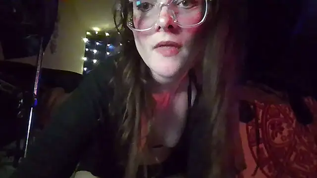 Snapshot of EyaDivine1 chatting on 10/22/25, 04:24 EyaDivine1 online show from 10/22/25, 04:24