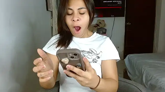 violet leo online show from 03/04/25, 10:27