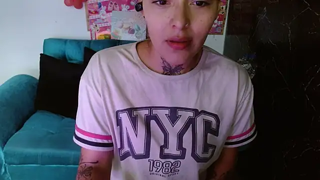 Snapshot of kronikafuckass chatting on 09/19/25, 01:23 kronikafuckass online show from 09/19/25, 01:23