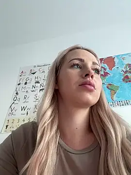 streetdoll online show from 01/15/25, 04:32