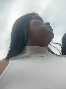 Snapshot of royalgirls_x chatting on 02/15/25, 10:42 royalgirls x online show from 02/15/25, 10:42