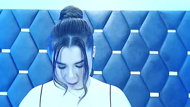 ThaniaJones online show from 10/08/25, 12:03